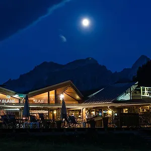 Le Loup Blanc Hotel